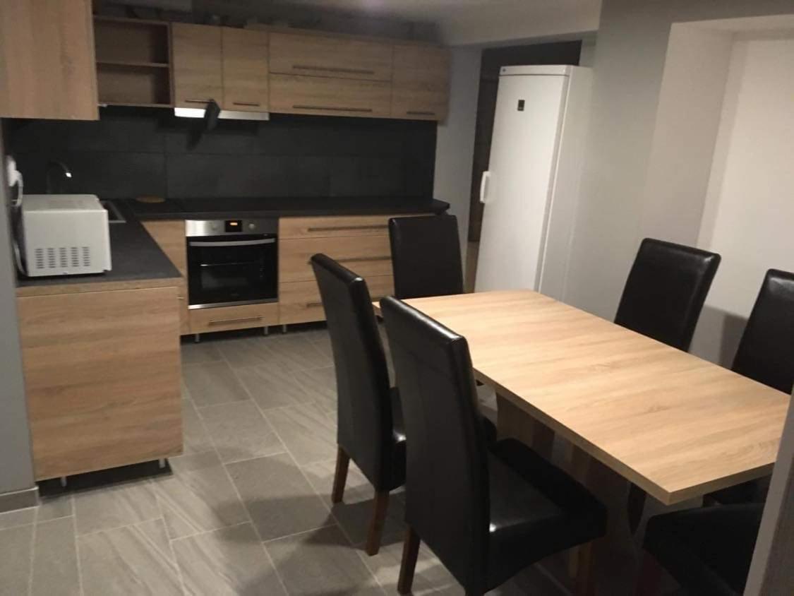 Beregi Apartman Tiszaújváros Eksteriør bilde